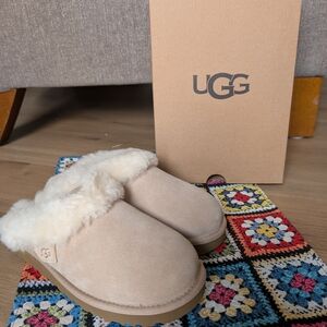SOLD ✅ UGG Beige Shearling / Suede Clugette Slippers